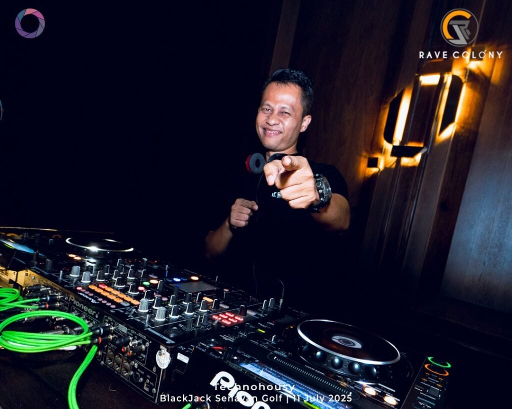 Technohoussy Phot from Technohousy