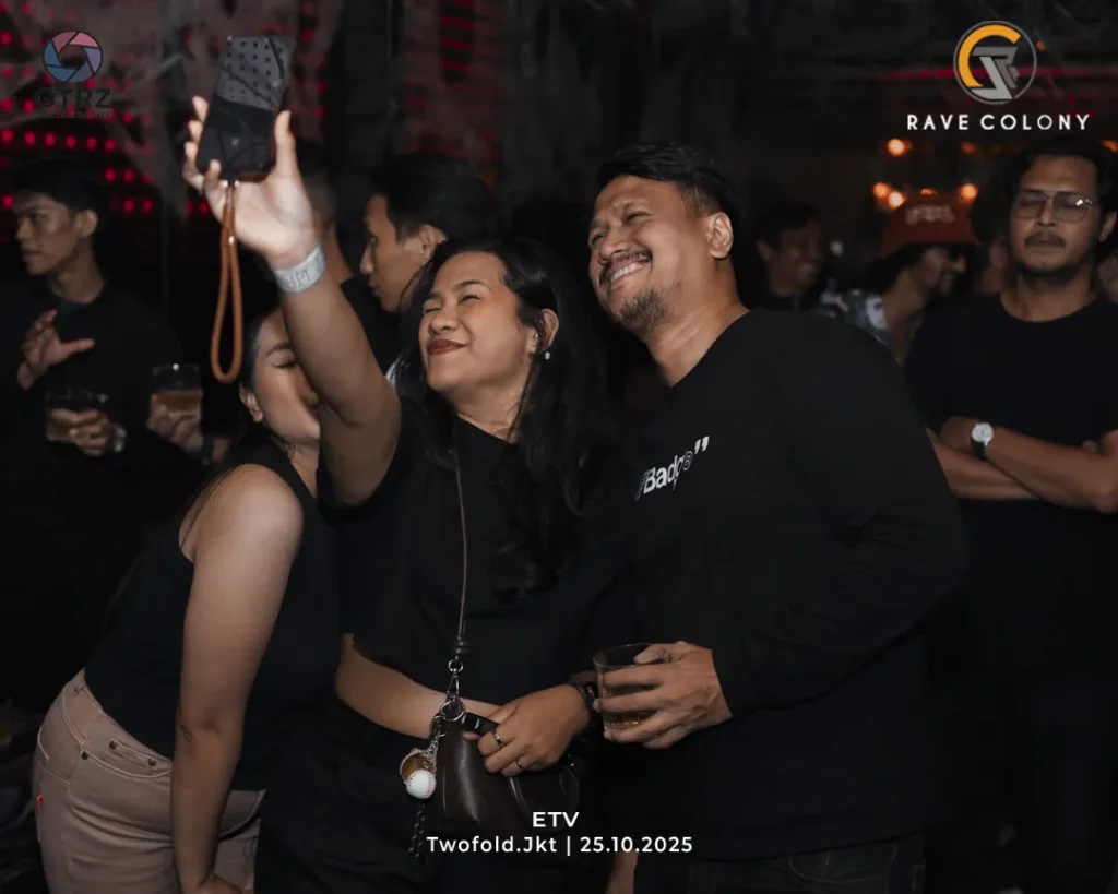 RaveColony_TwoFold_ETV_25102025-10_Convers