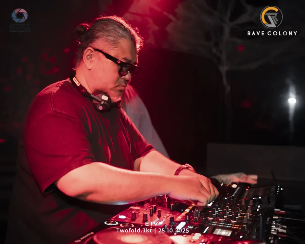 RaveColony_TwoFold_ETV_25102025-25_Convers