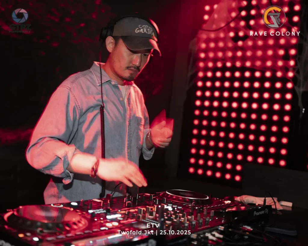 RaveColony_TwoFold_ETV_25102025-26_Convers