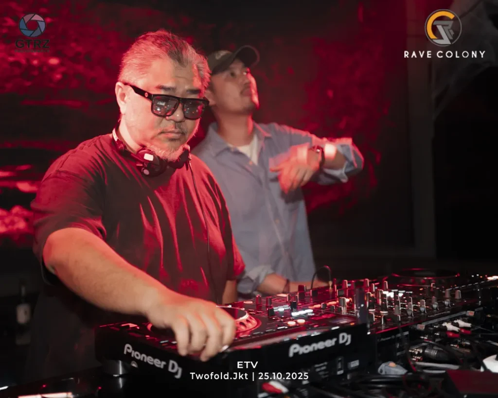 RaveColony_TwoFold_ETV_25102025-27_Convers