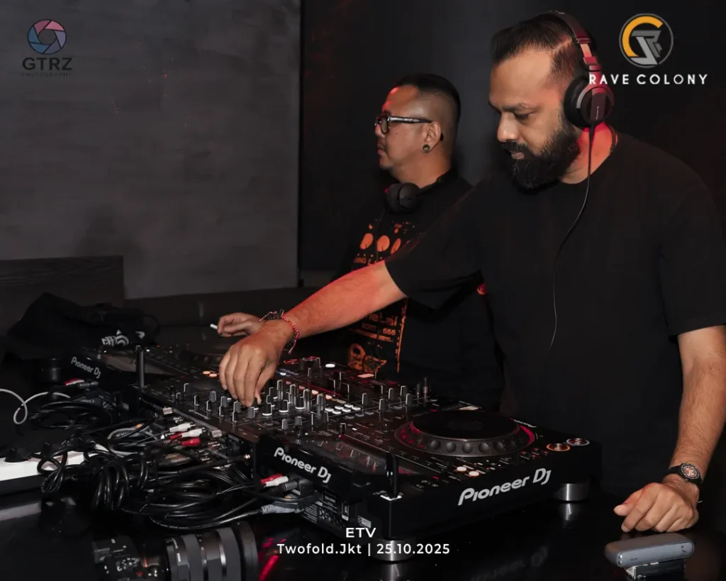 RaveColony_TwoFold_ETV_25102025-2_Convers