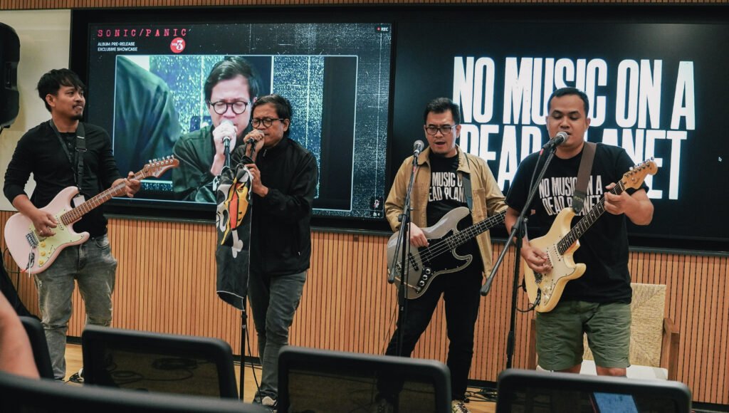 Photo for Sonic/Panic