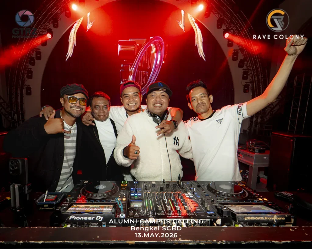 Five men pose behind a DJ booth in a club, red stage lights overhead, with event logos in the corners and a bottom banner text.